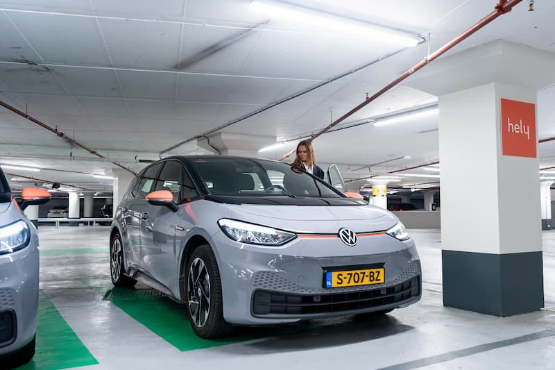 Hely deelauto in parkeergarage